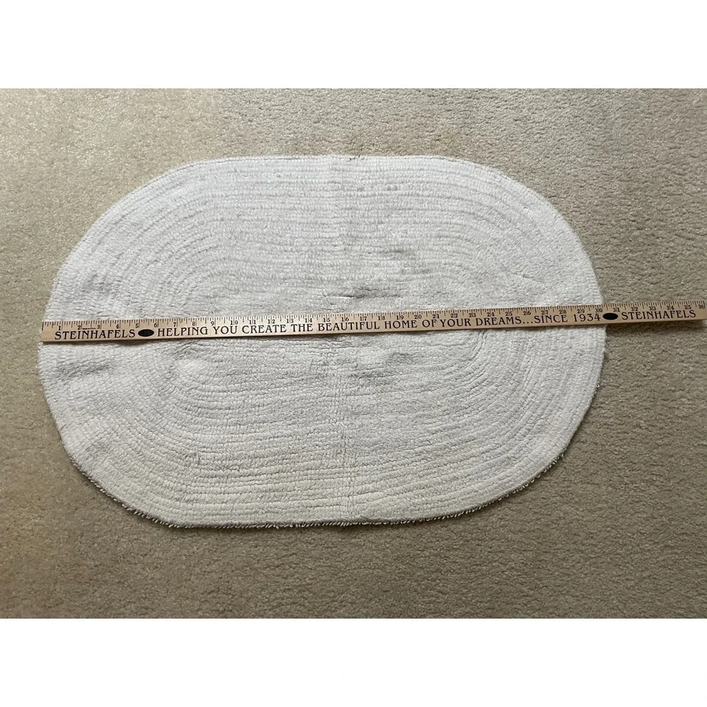 Plush White Oval Bath Rug 30.5